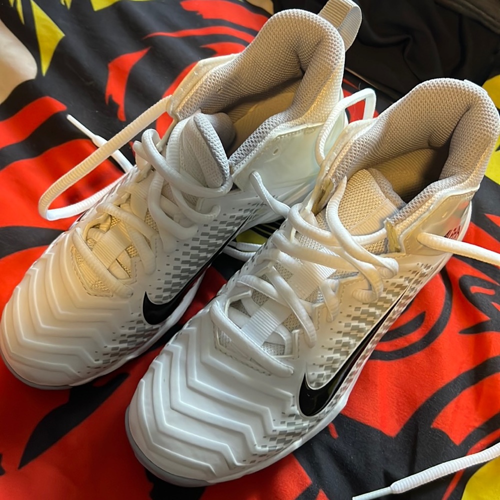 Boys nike baseball cleets new never worn